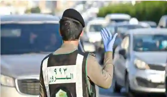 مخالفات جديدة عقوبتها حجز السيارة وسحب الرخصة من السائق ومنعه من القيادة في السعودية